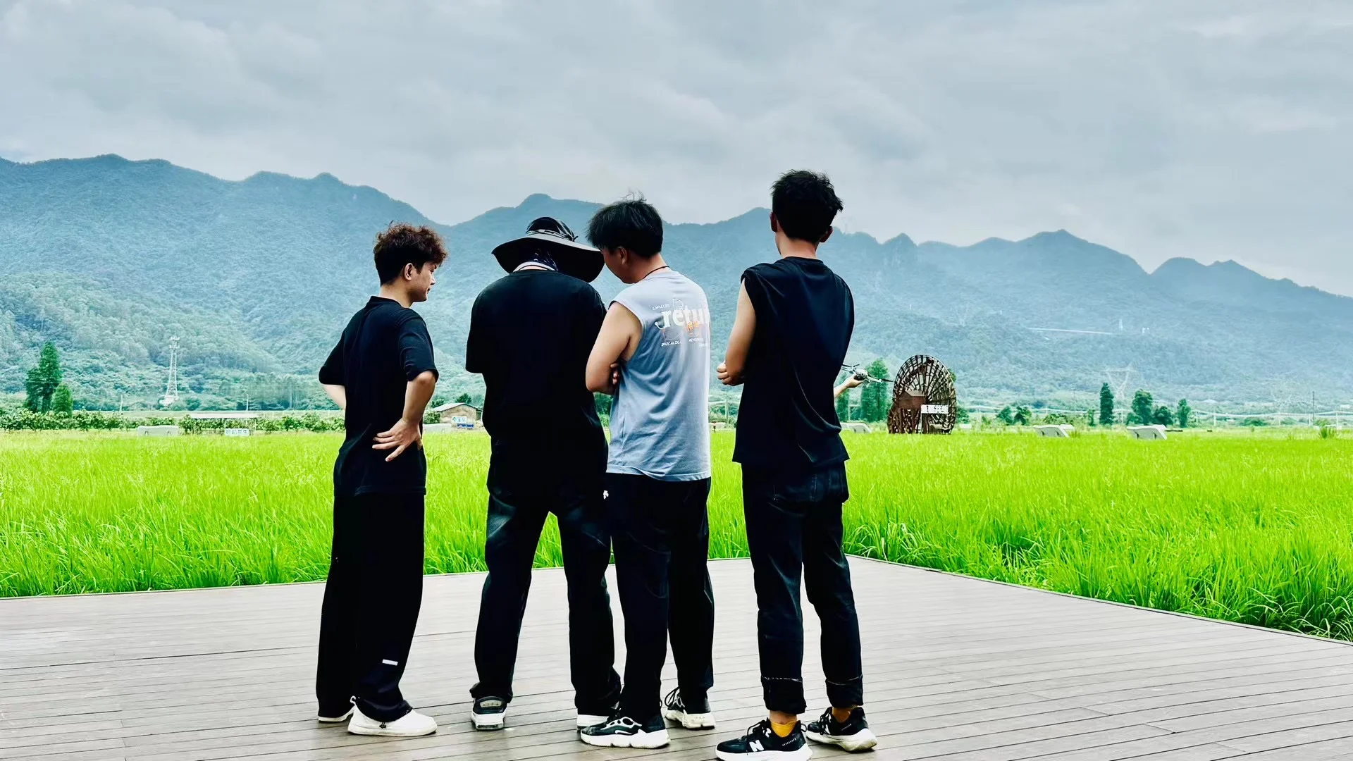 田野上的科技生活?