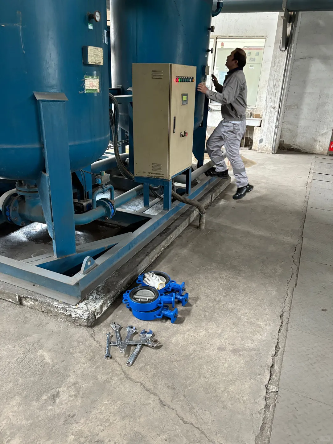 浦欧威上门服务：干燥机气动蝶阀选型安装！