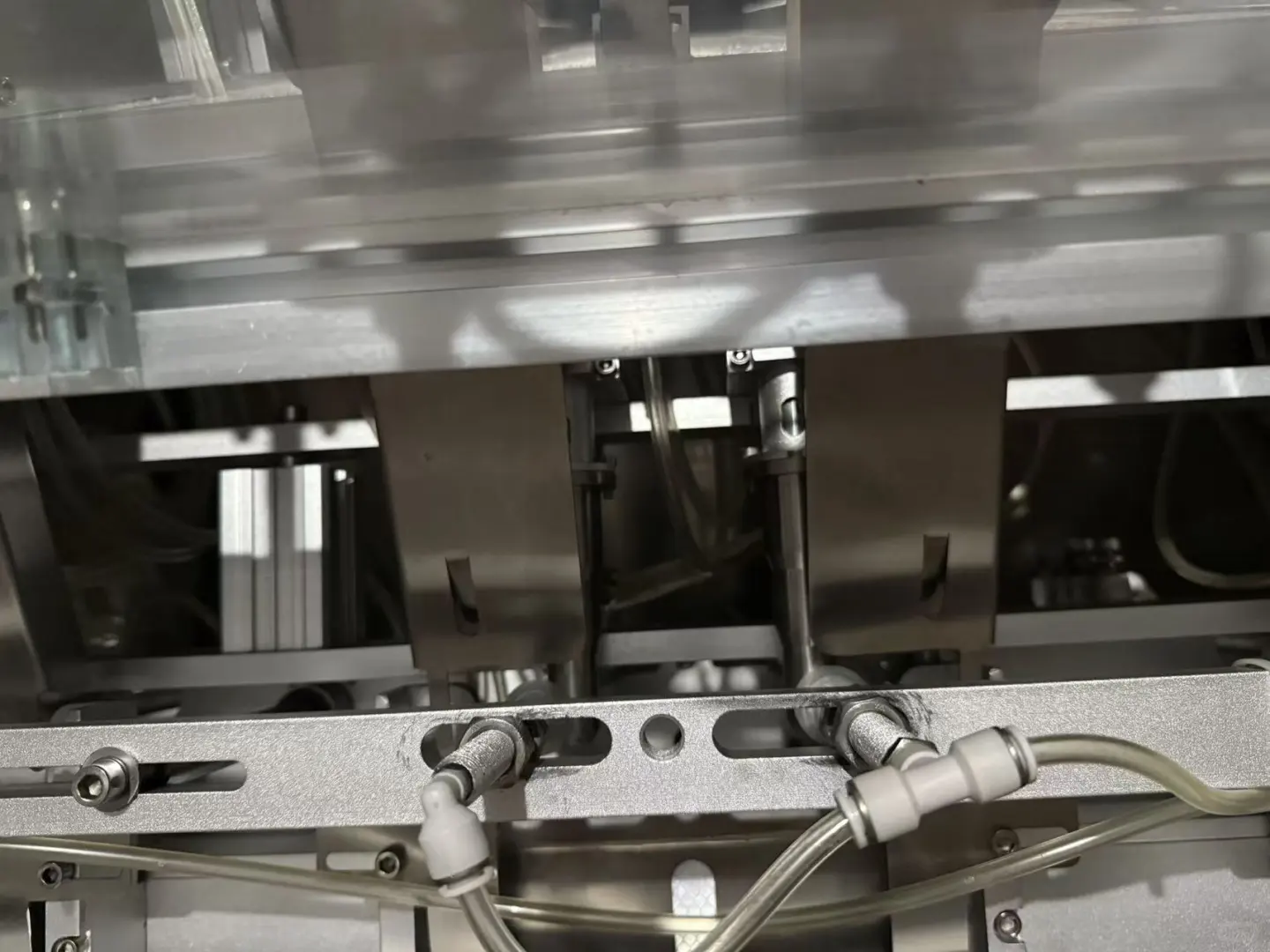 伟东8改6双枪面膜灌装机