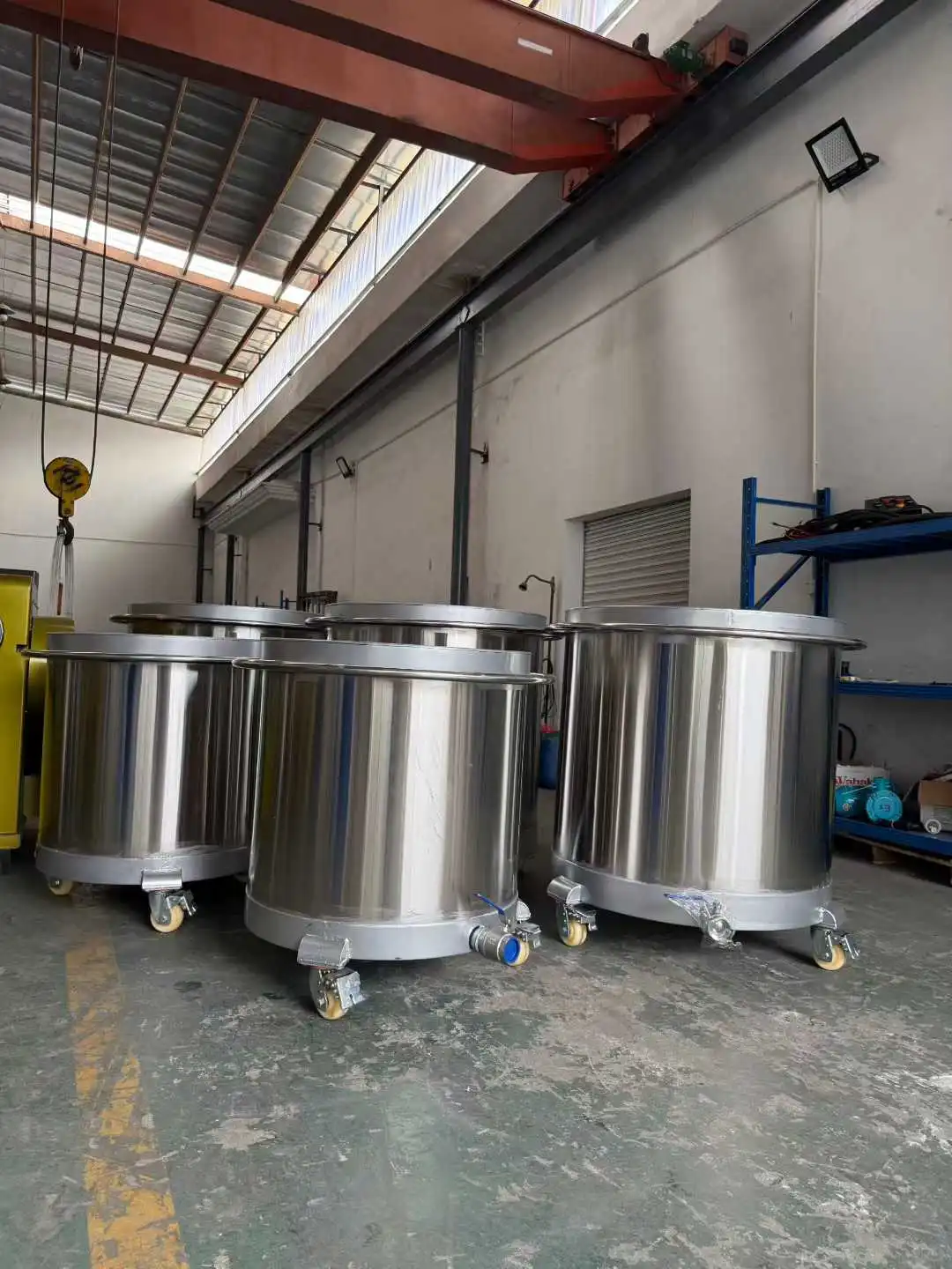 一台高速分散机居然给配五个拉缸！