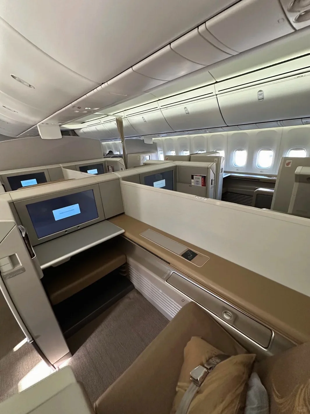 国航有款四发双层大飞机,7架不是都能坐到