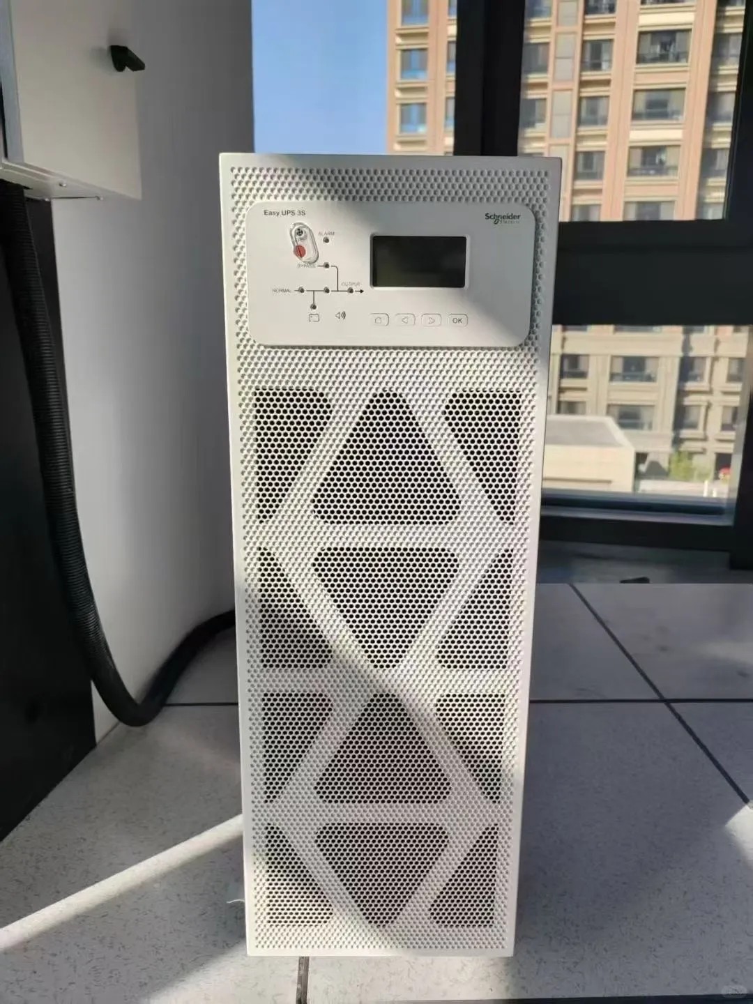 施耐德UPS不间断电源