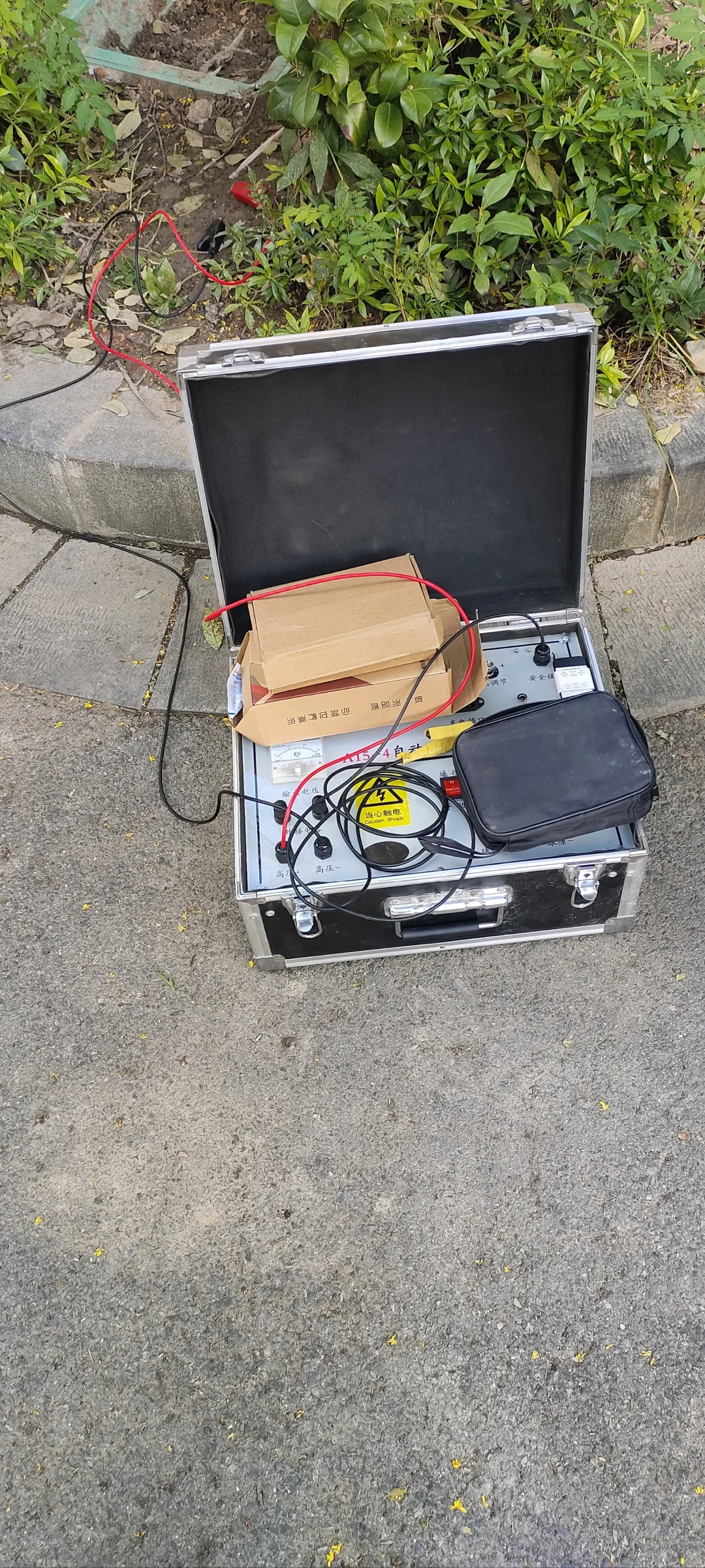 24小时夜间电工上门，电工到家维修电路跳闸