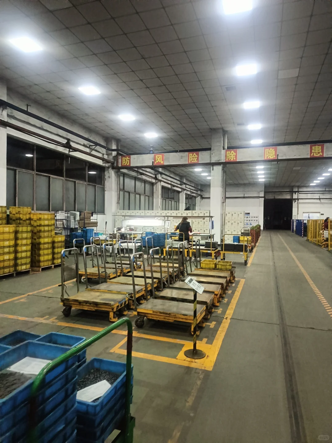 家住工厂里散步到车间