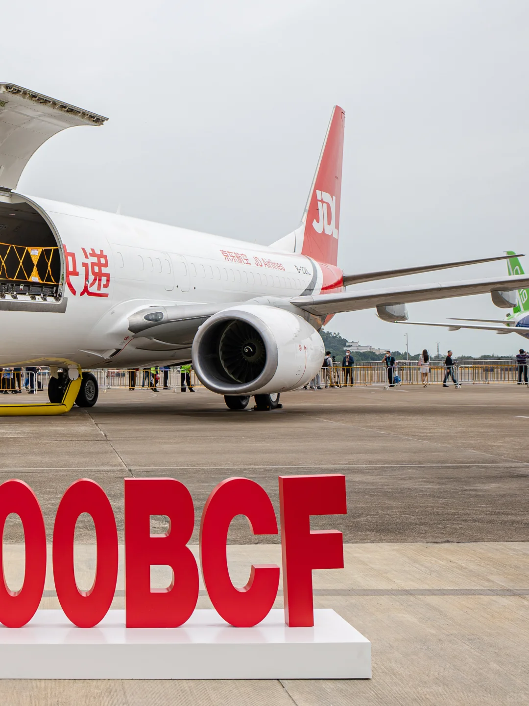 ✈️航展预热从737货机开始???