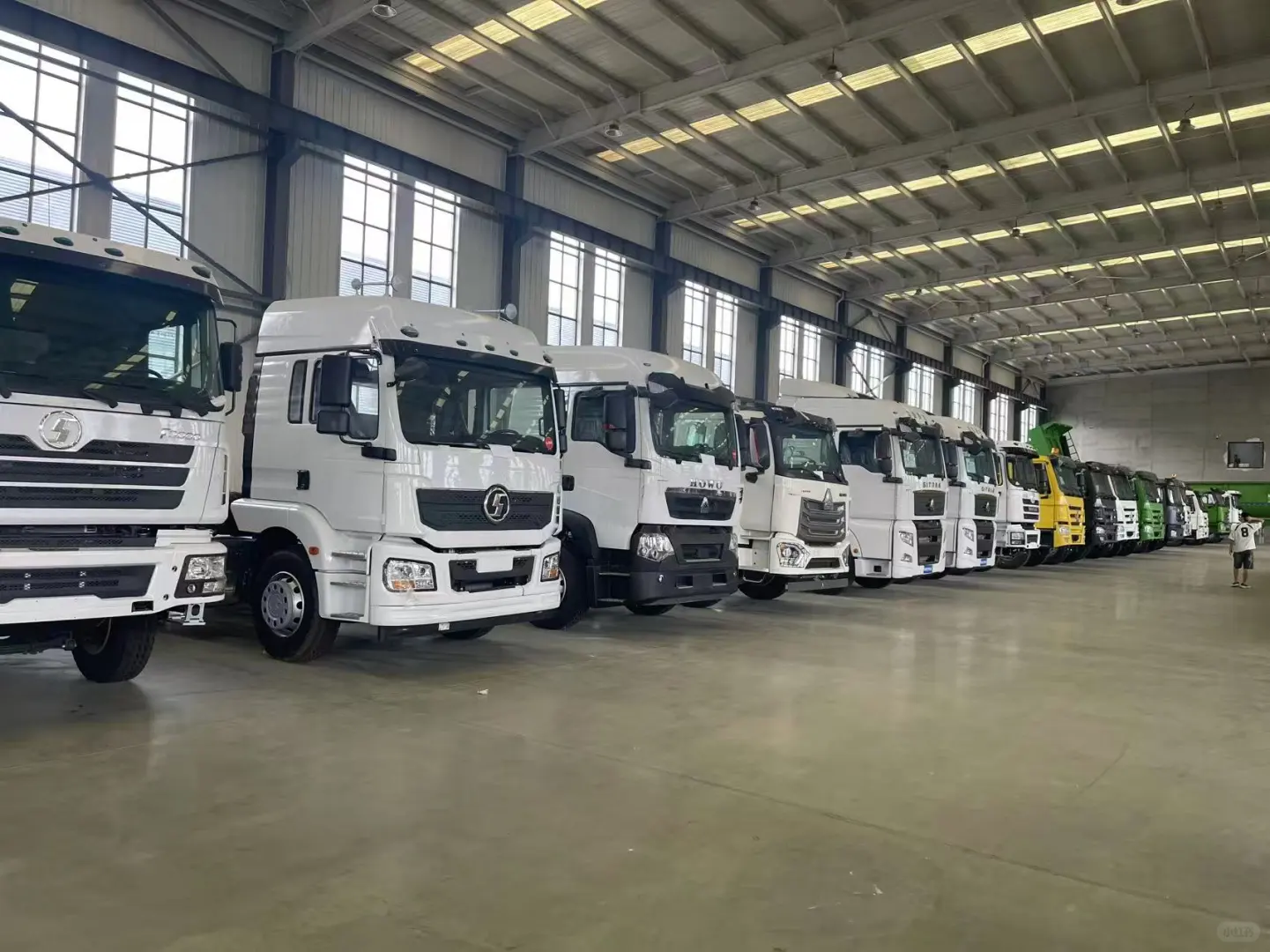 迪庆重汽HOWO牵引车-自卸车