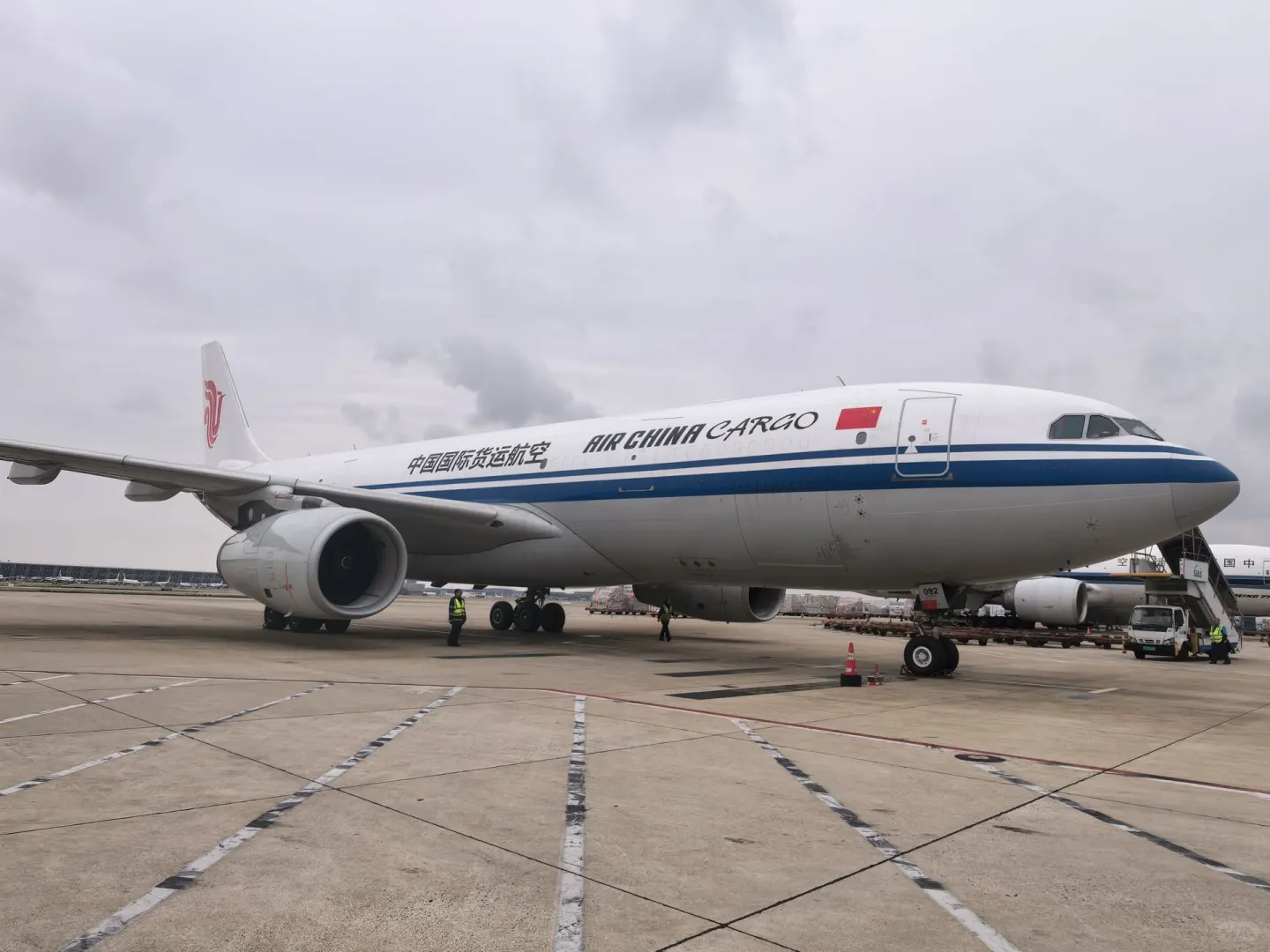 国货航A330F全货机在沪正式启航