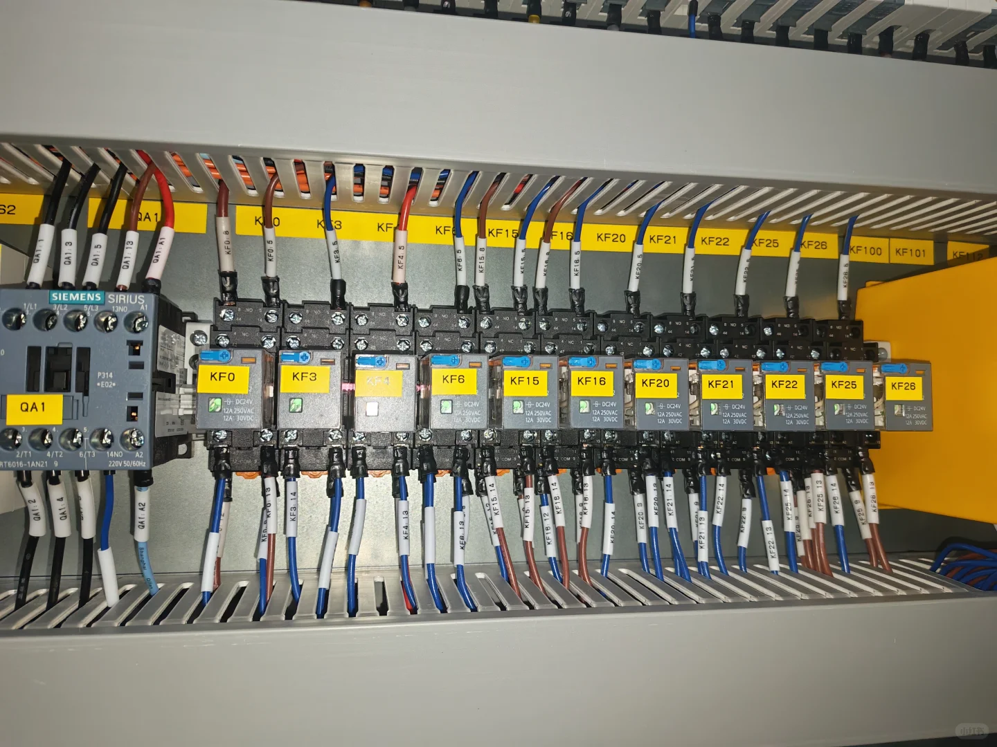 自动化设备装配