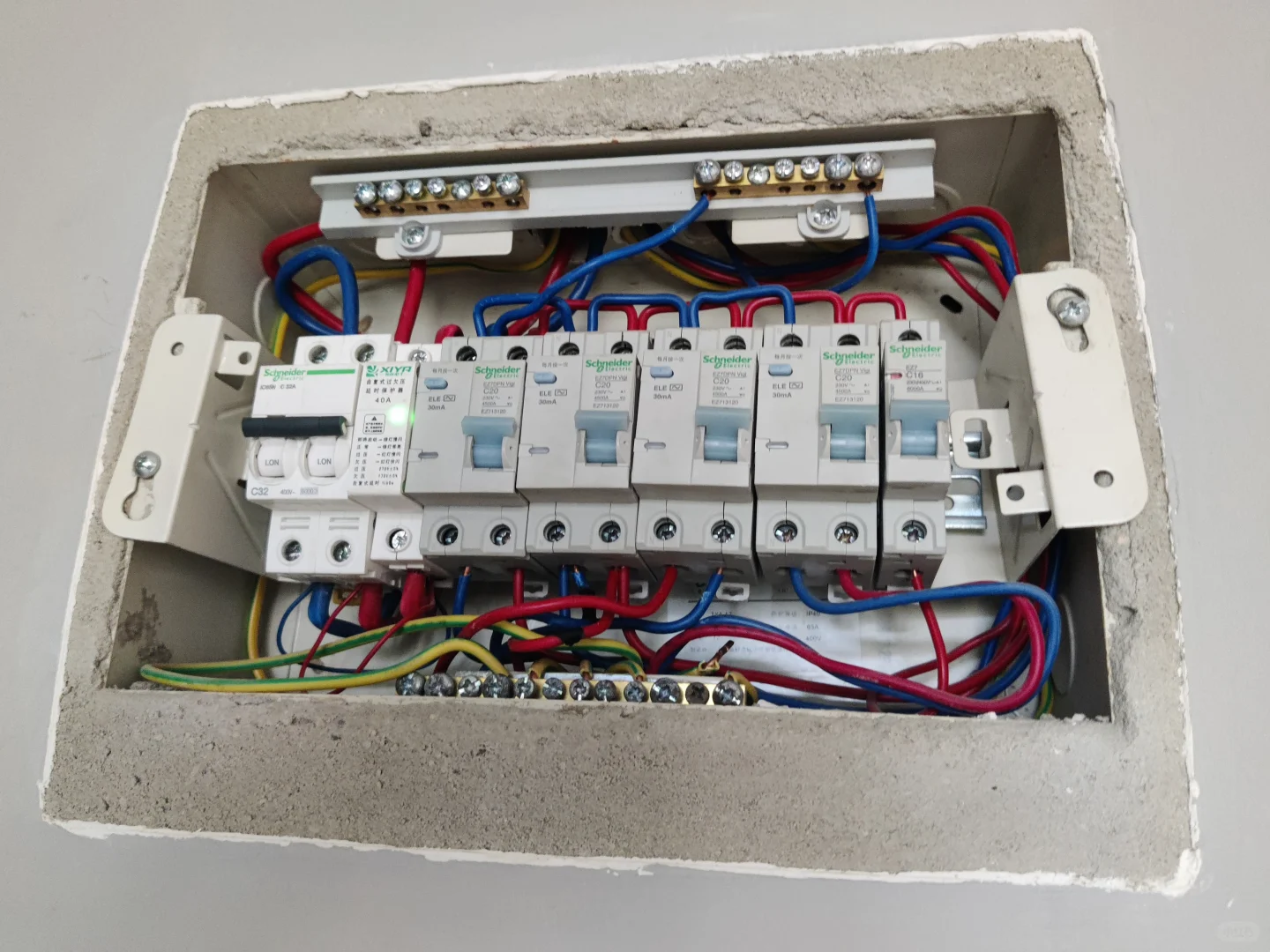 救?这两天疯狂跳闸，半夜跳，白天跳