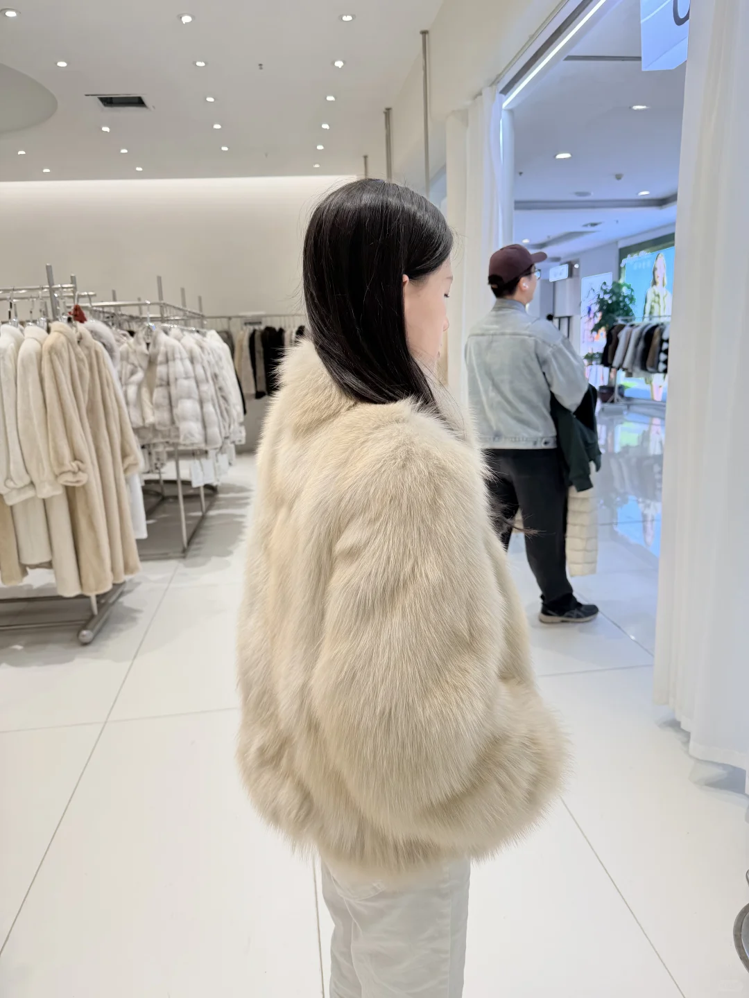 海宁皮革城攻略小个子也能买到心仪的皮草?