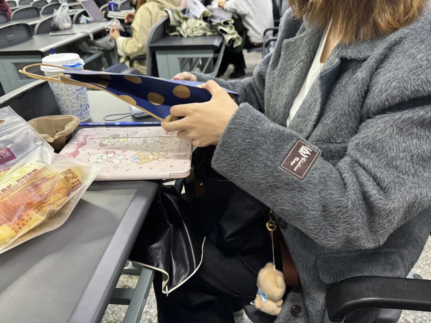 垃圾变废为宝作业