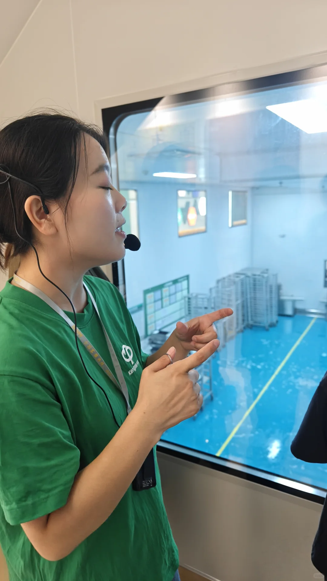 来仟吉“透明工厂”看小白人儿啦~