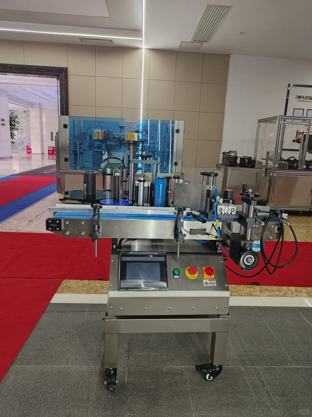 自动贴标机 vs 手工贴标：效率与成本的较量