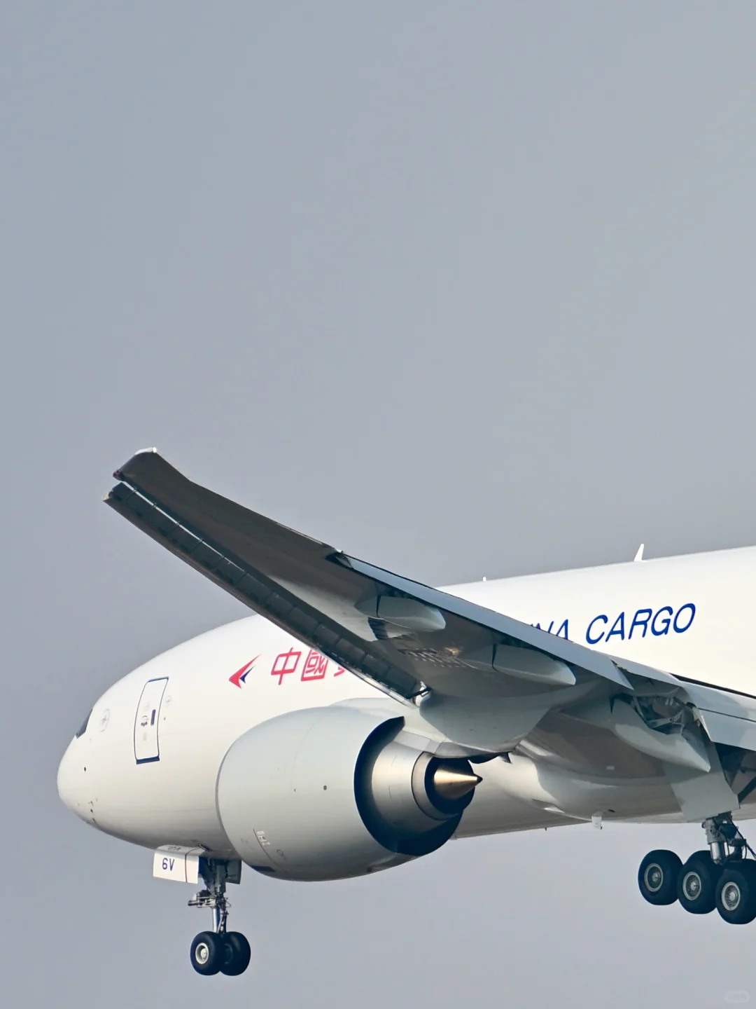 中货航最新接收一架77L落地PVG