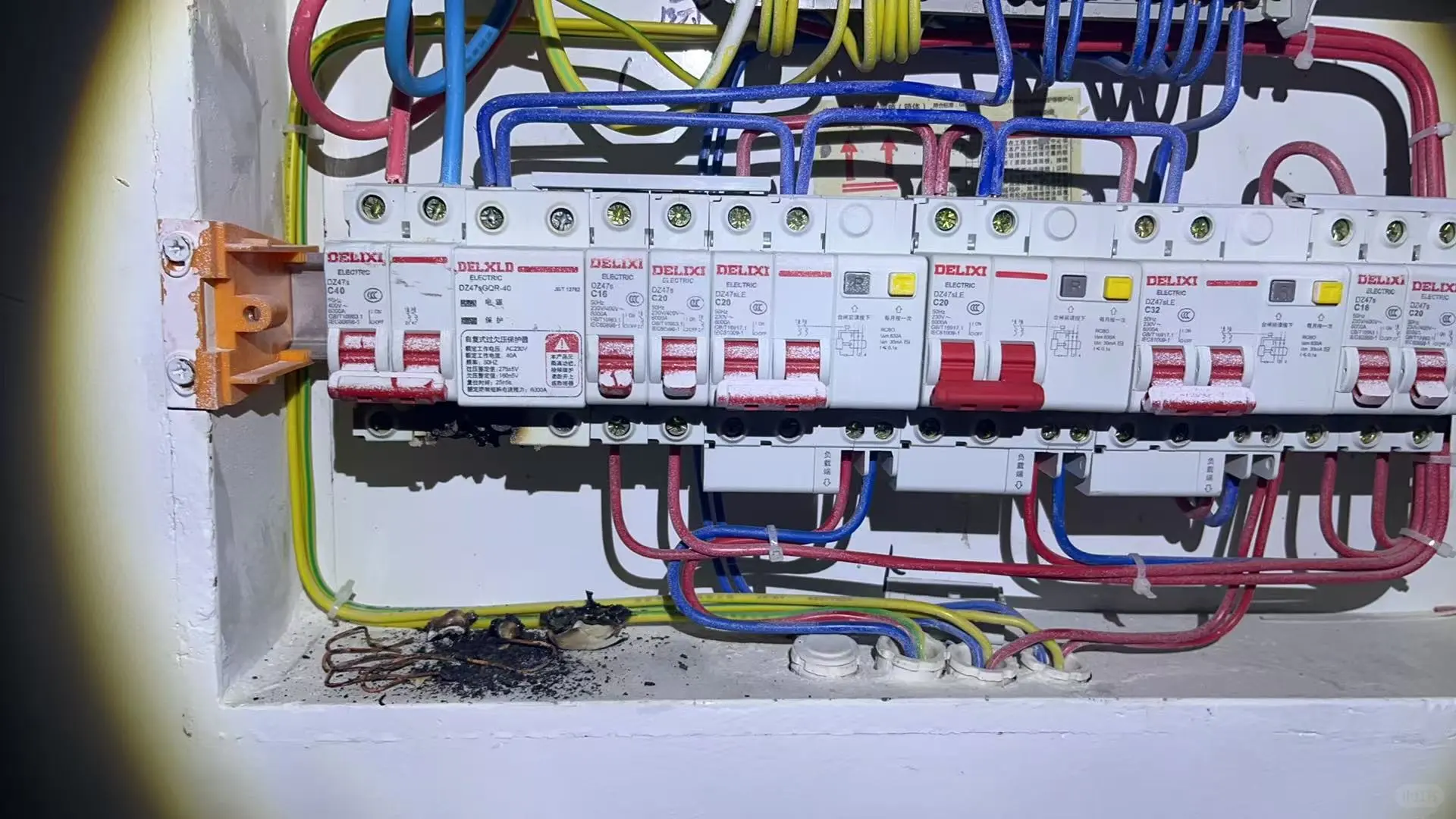 合肥家庭修电，电闸烧掉了