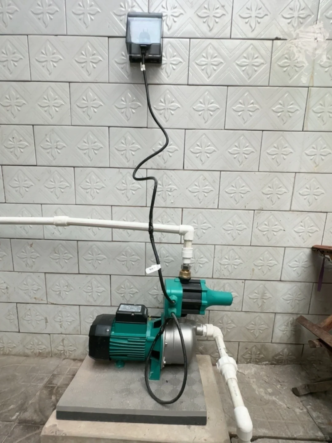 不锈钢泵头，这样裸放在外面也不用担心生锈