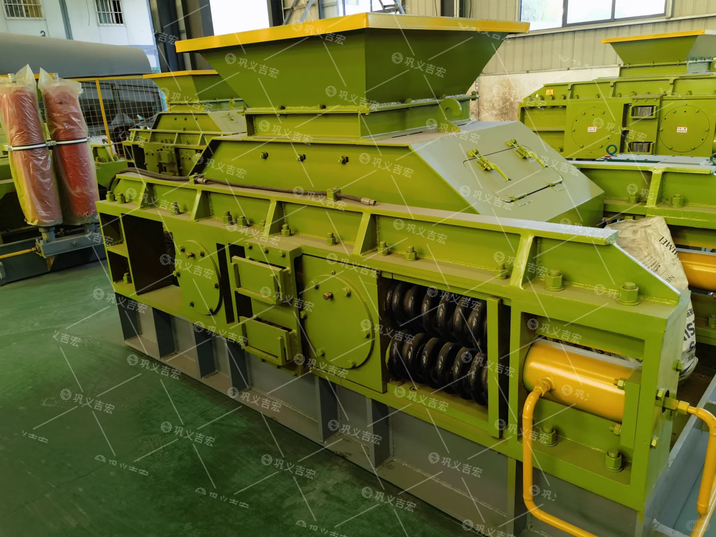 砂石行业绿色转型：对辊制砂机助力废料重生