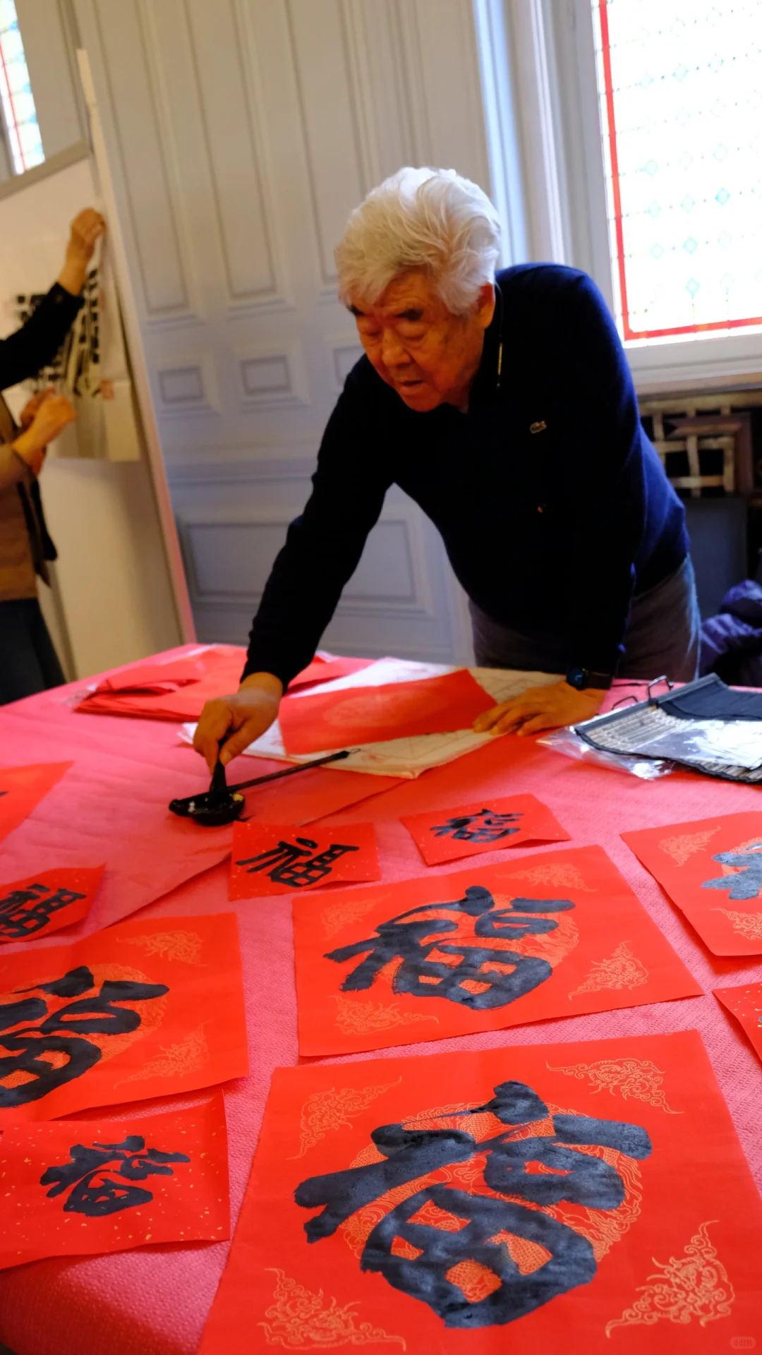 ? 当汉字在巴黎舞动，东西方文明共鸣 ?✨