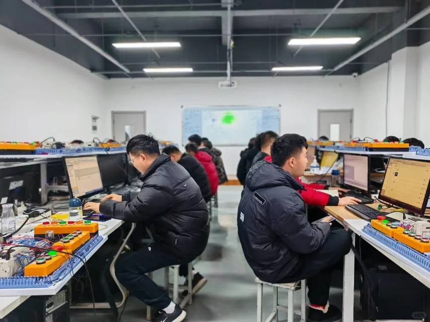 自动化PLC工业机器人真的很适合年轻人