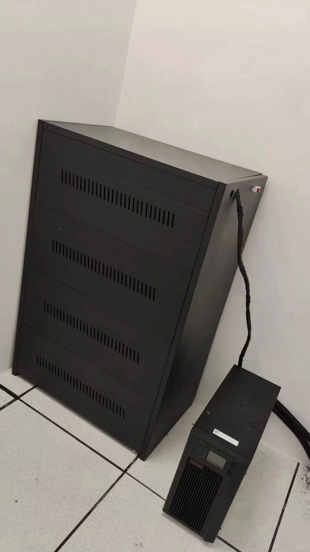 UPS不间断电源工作原理及应用