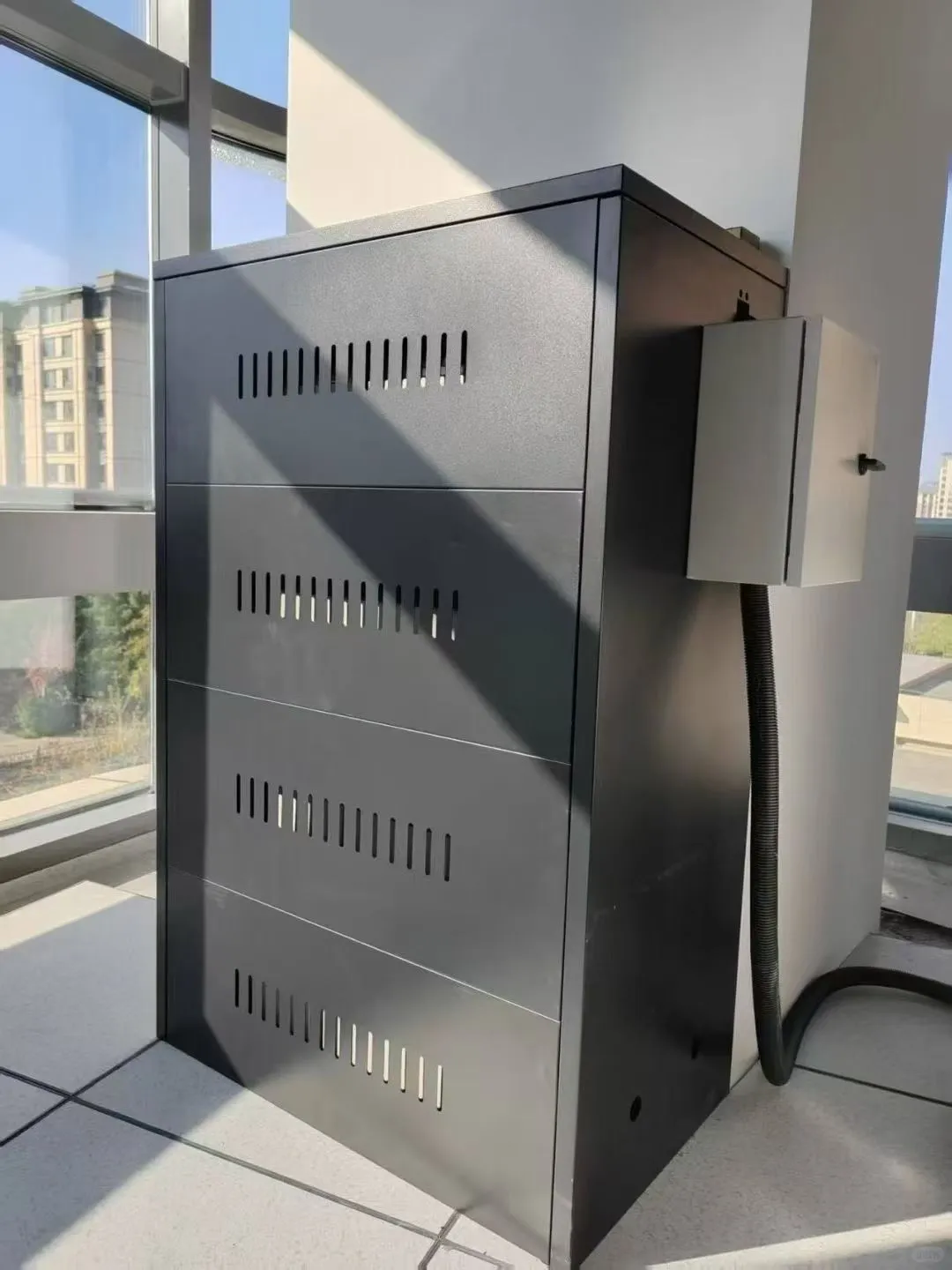 施耐德UPS不间断电源