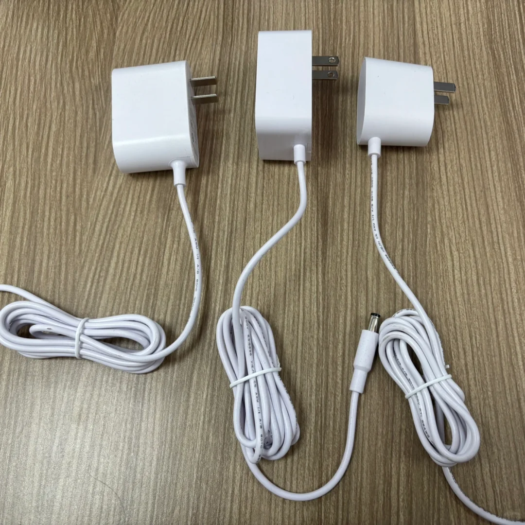 这么小巧外观好看的电源适配器是谁在做！