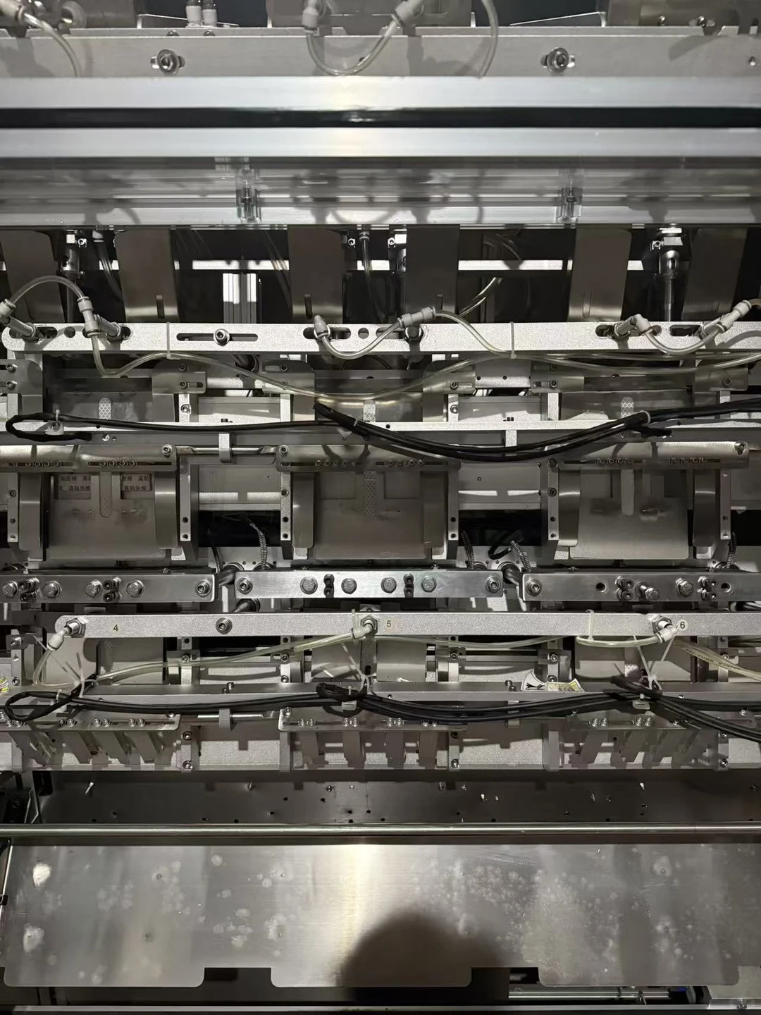 伟东8改6双枪面膜灌装机