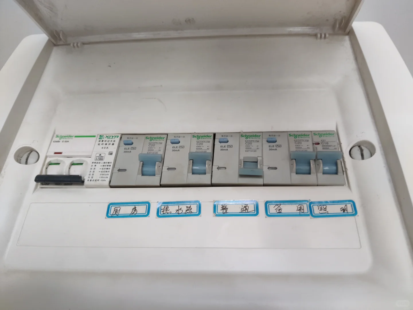 救?这两天疯狂跳闸，半夜跳，白天跳