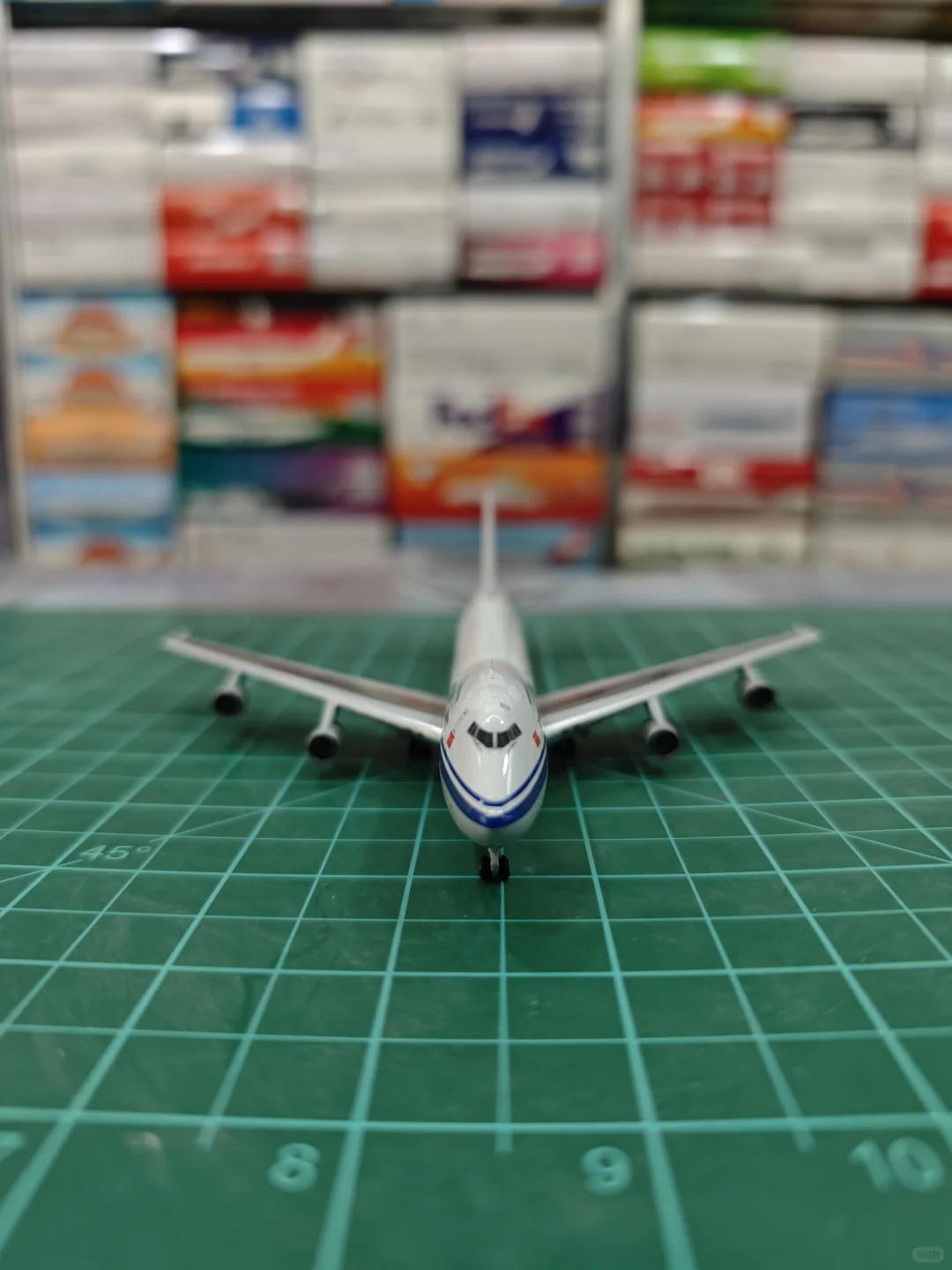 JC1/400新品B-2448国航747-200货机到货′