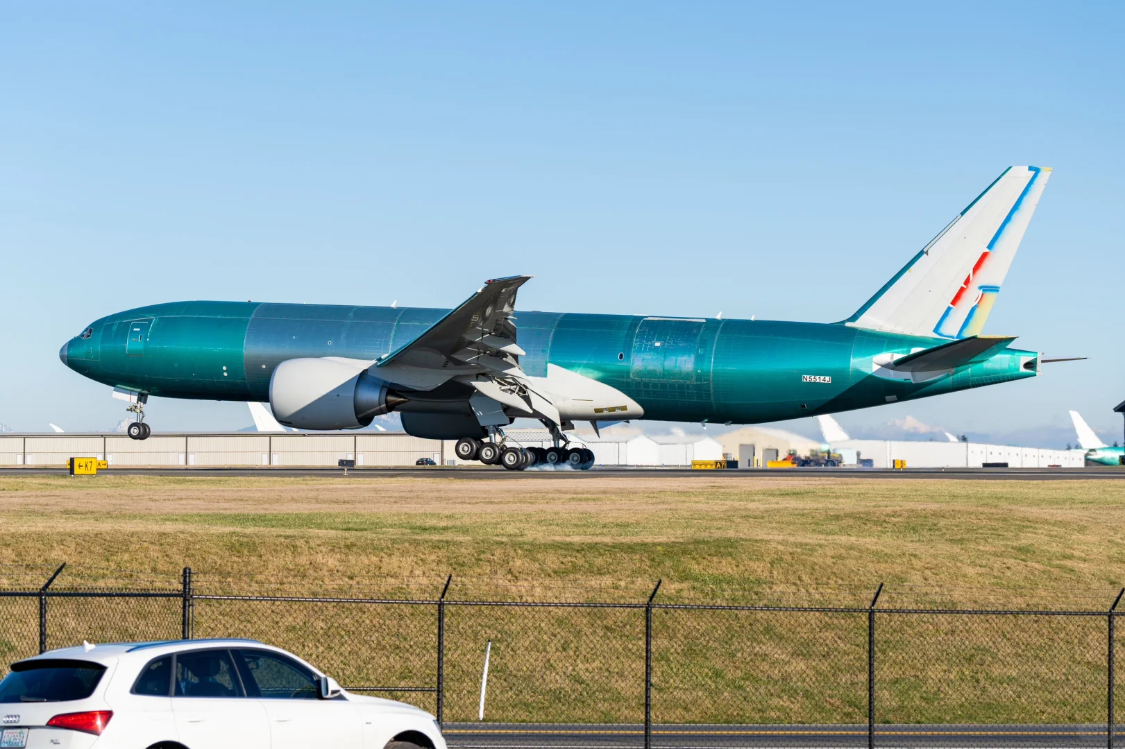 涂装都还没上的南航777货机✈️B-226D