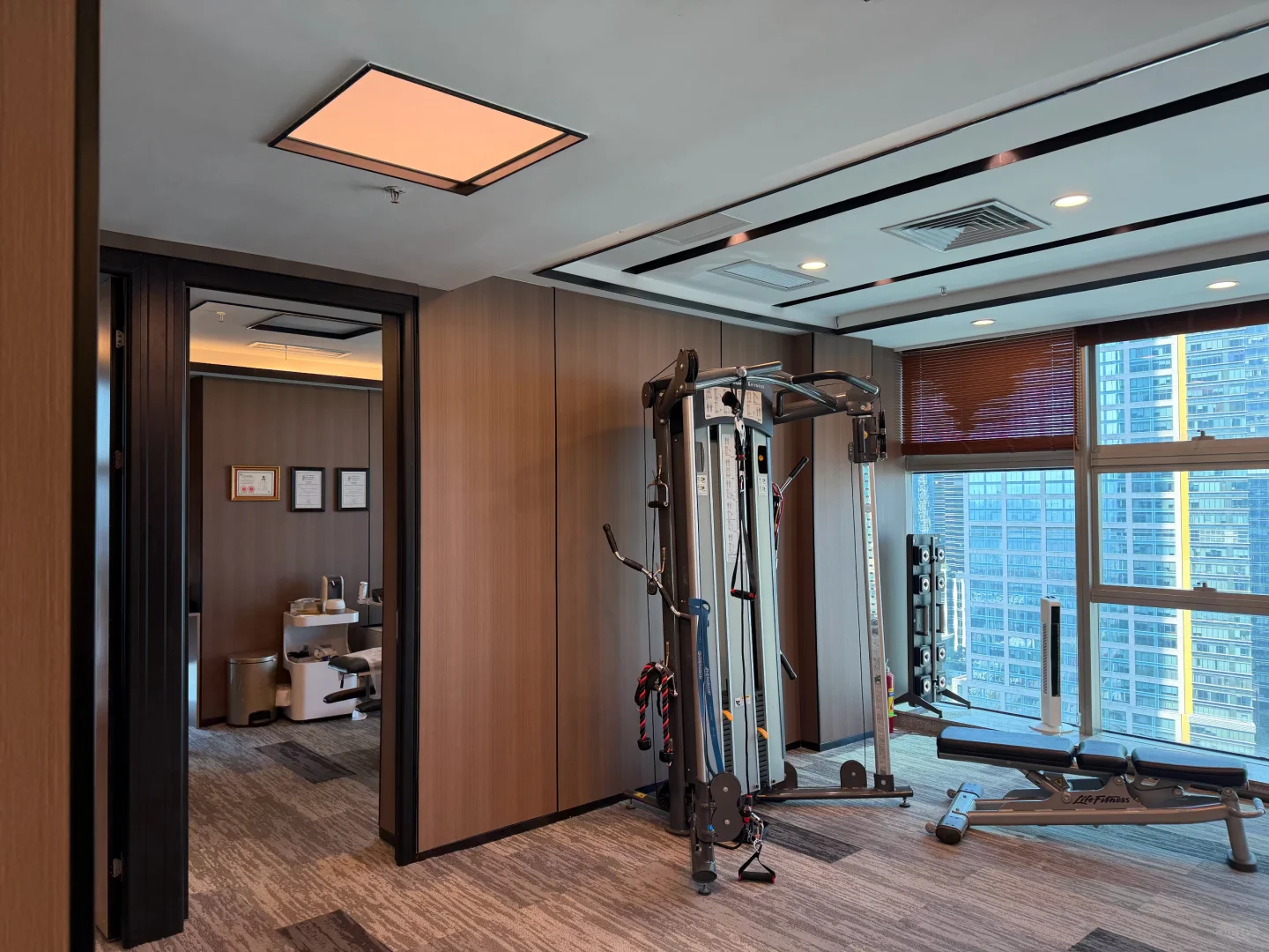 和朋友体验运动康复啦?