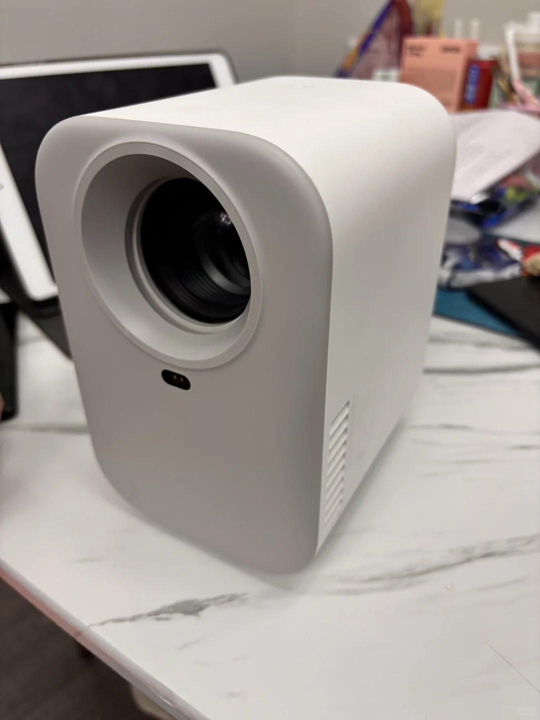 出投影仪 冬天躺着追剧必备