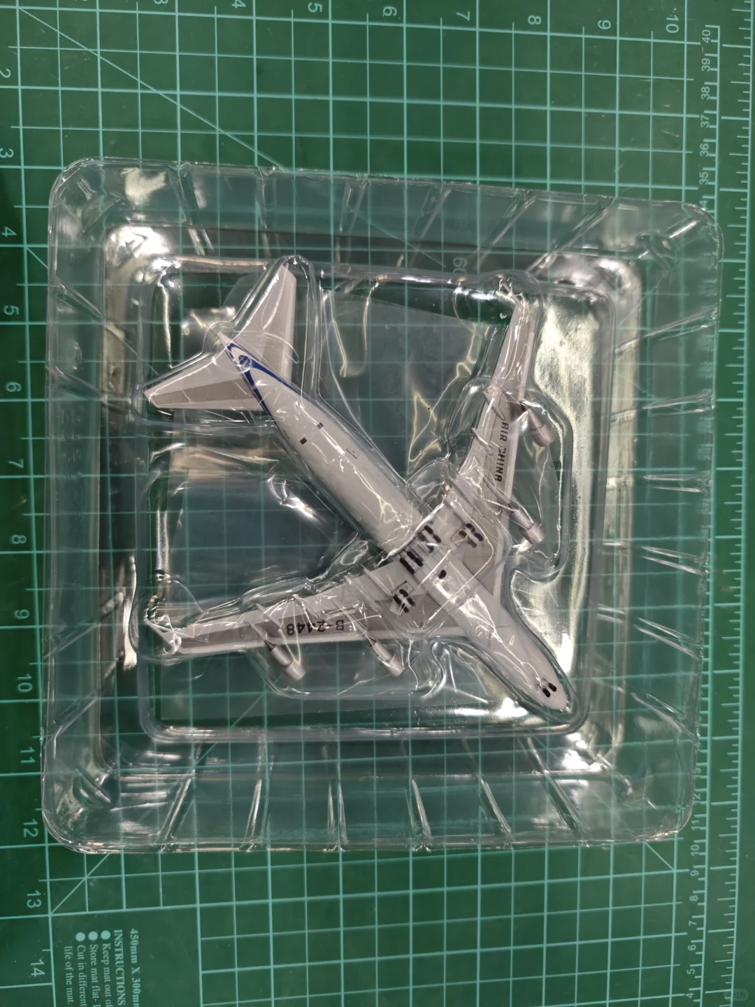 JC1/400新品B-2448国航747-200货机到货′