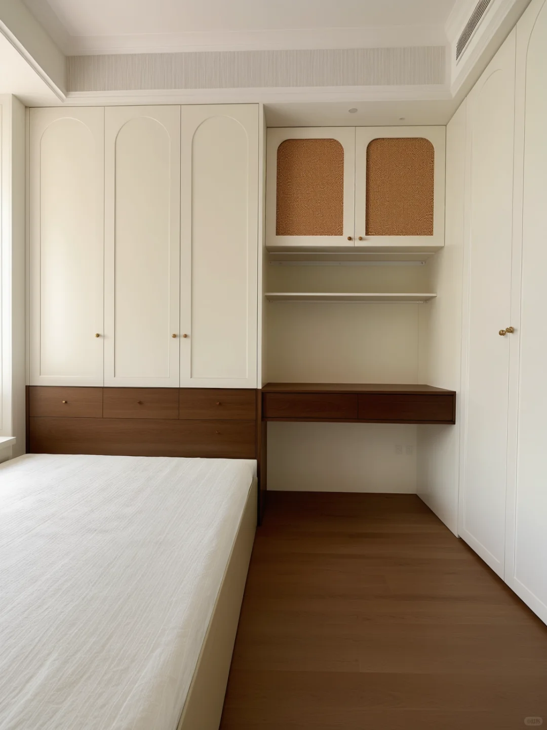 比冬天先到的是我心心念念的全屋定制柜！！