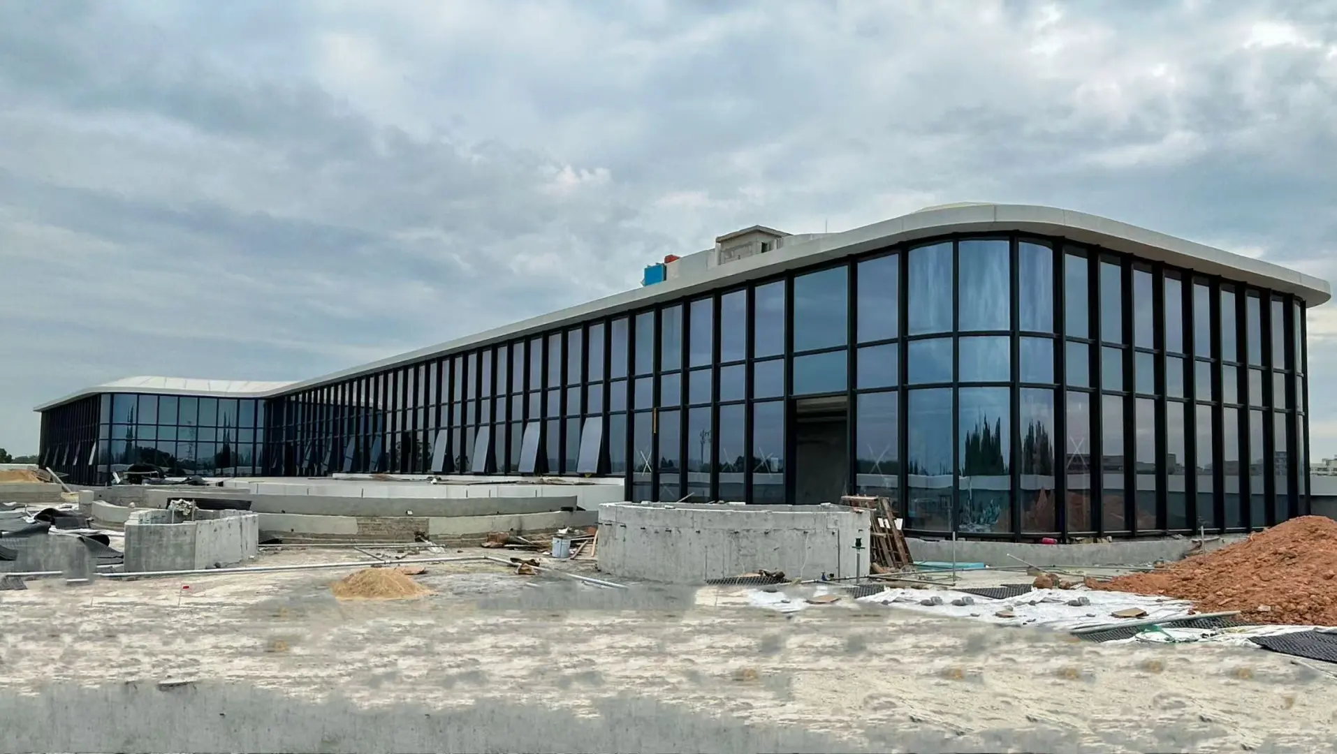 源头厂门窗出口