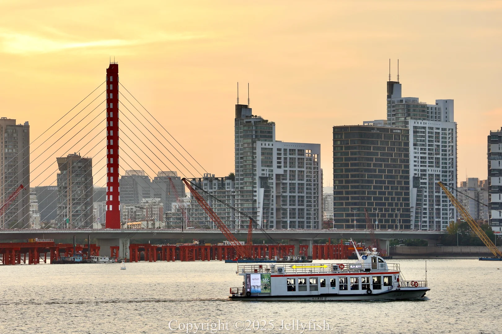 钱江三桥临时轮渡 运营首日随摄