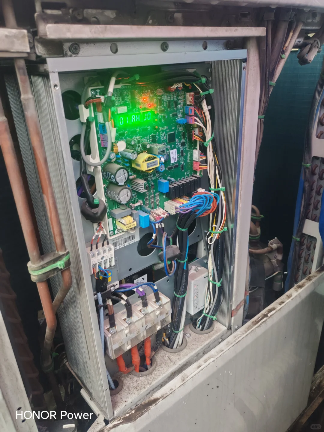 11年空调维修路：把“制冷制热”修成生活里