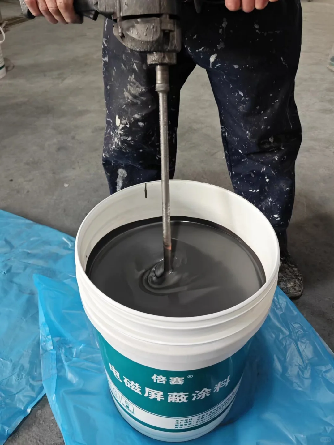 楼上装光伏板我妈慌了！辐射致癌？真相是..