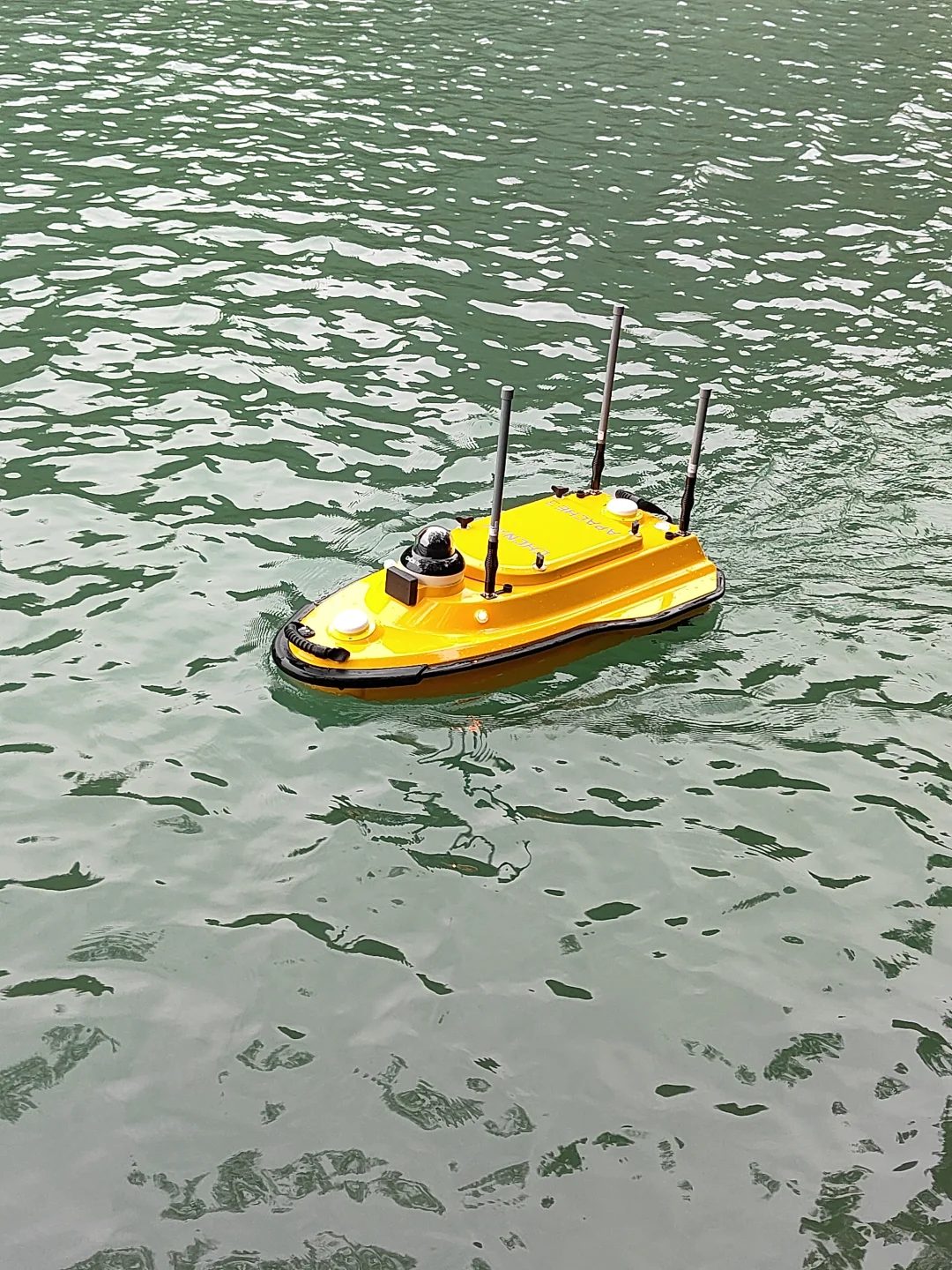 无人船载水质监测系统