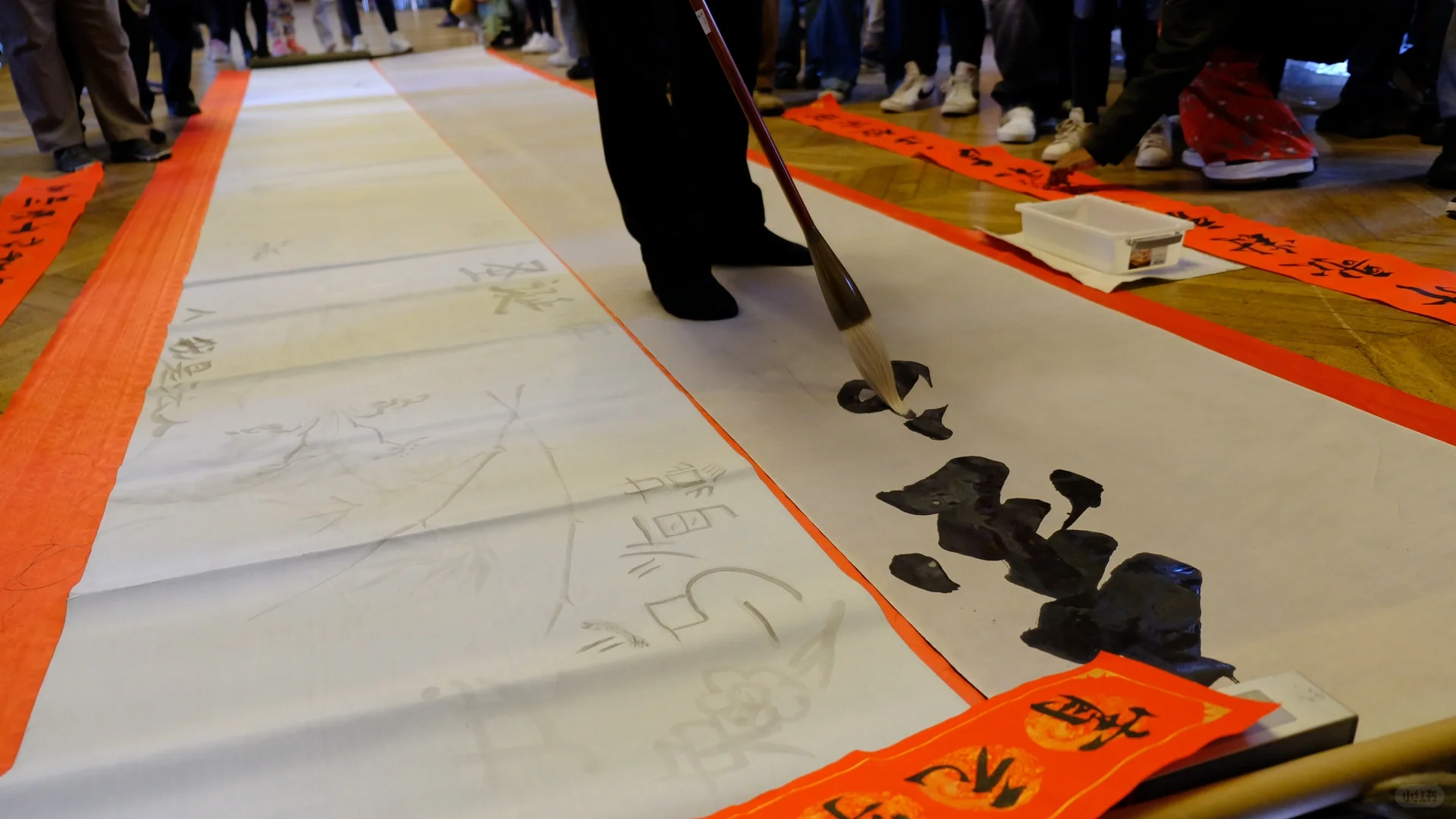 ? 当汉字在巴黎舞动，东西方文明共鸣 ?✨