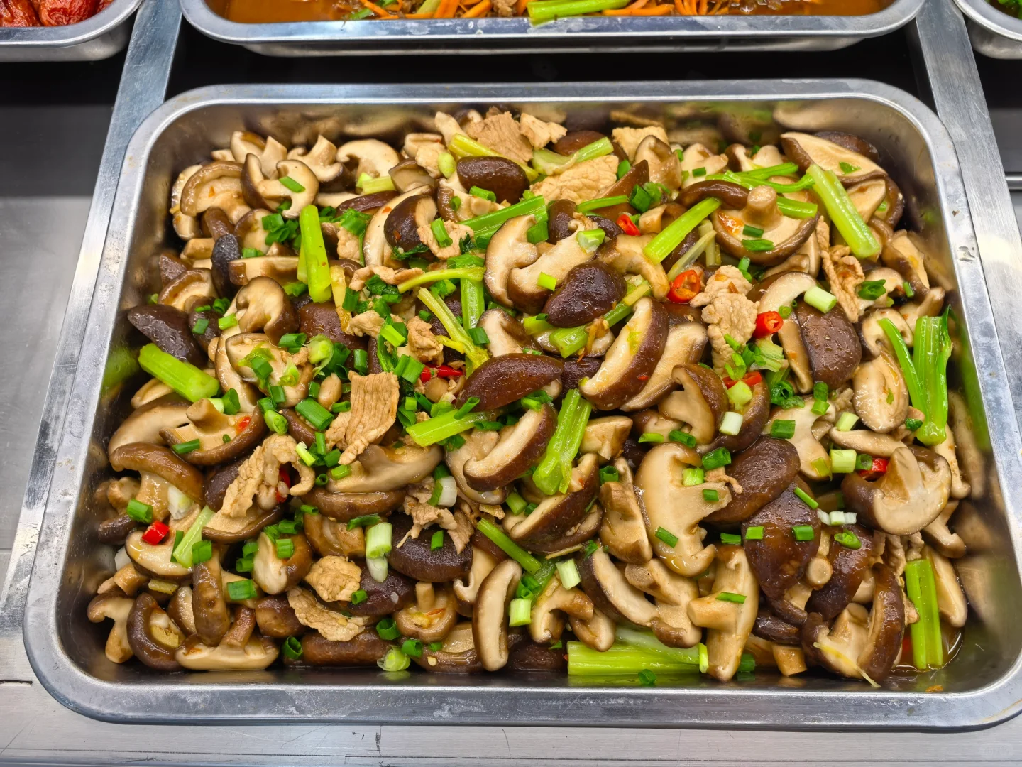 快来工厂饭堂干饭！！！