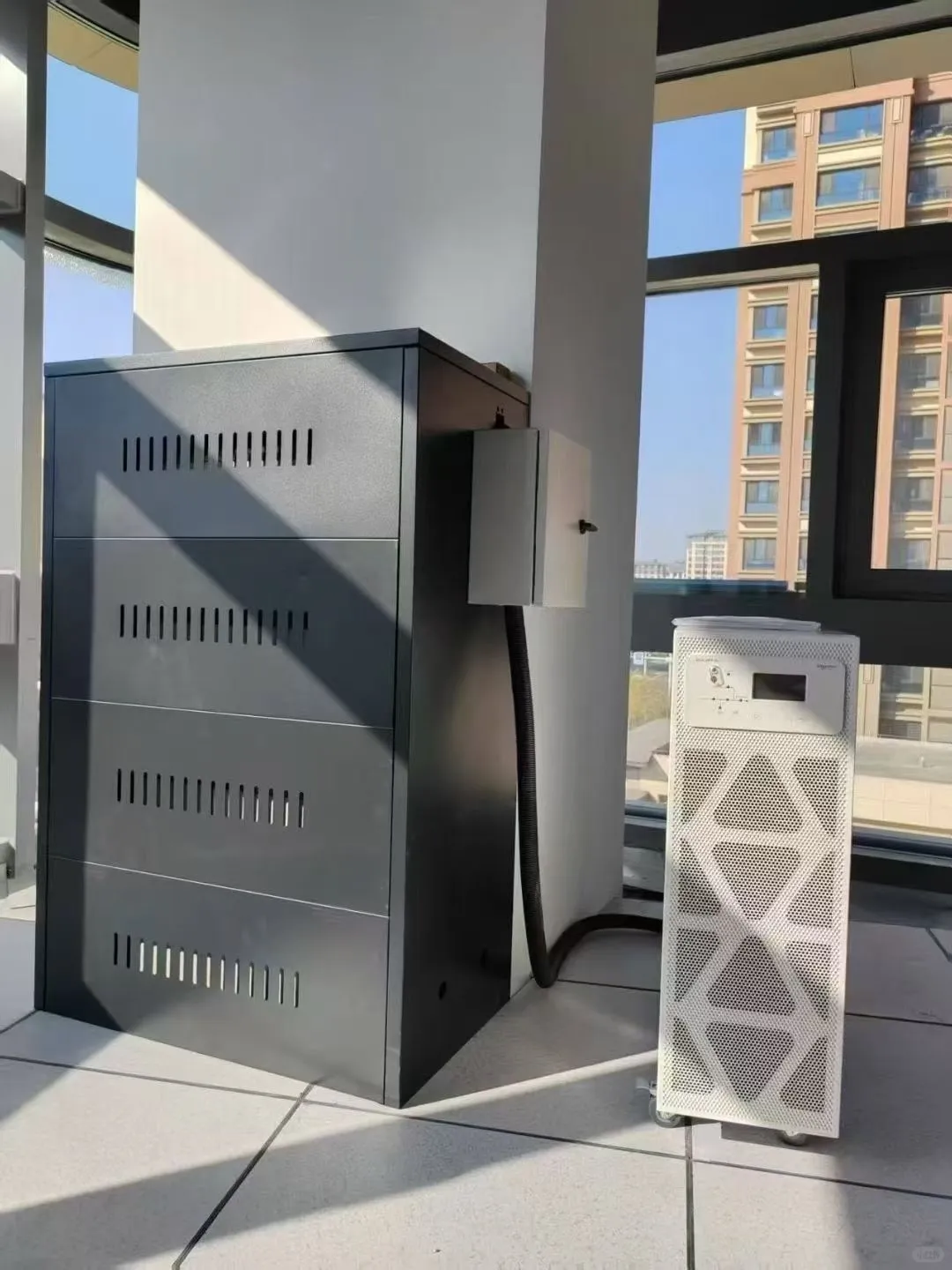 施耐德UPS不间断电源