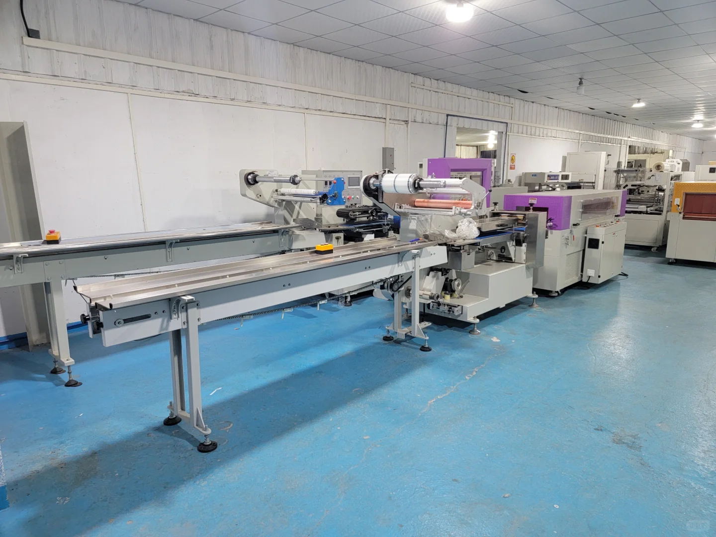 全自动高速枕式热收缩膜包装机,120包/分钟