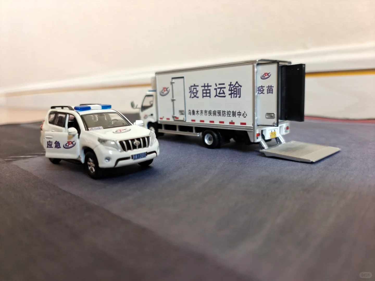 1 64疾控中心疫苗运输汽车模型展示