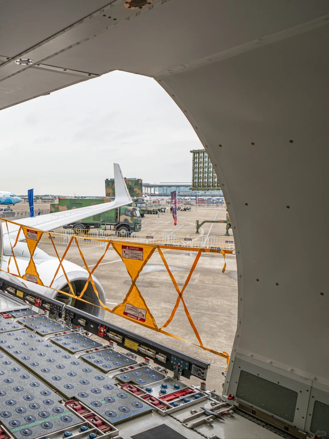 ✈️航展预热从737货机开始???