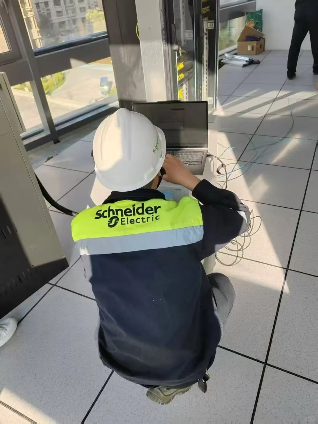 施耐德UPS不间断电源