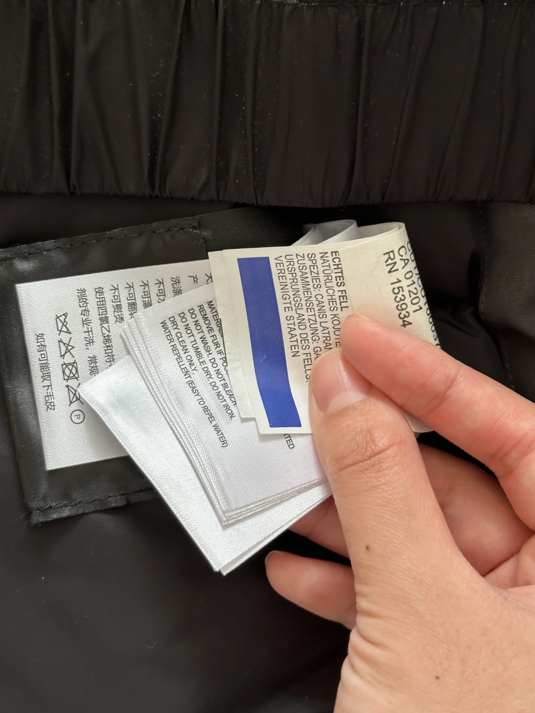 大鹅石墨灰羽绒服