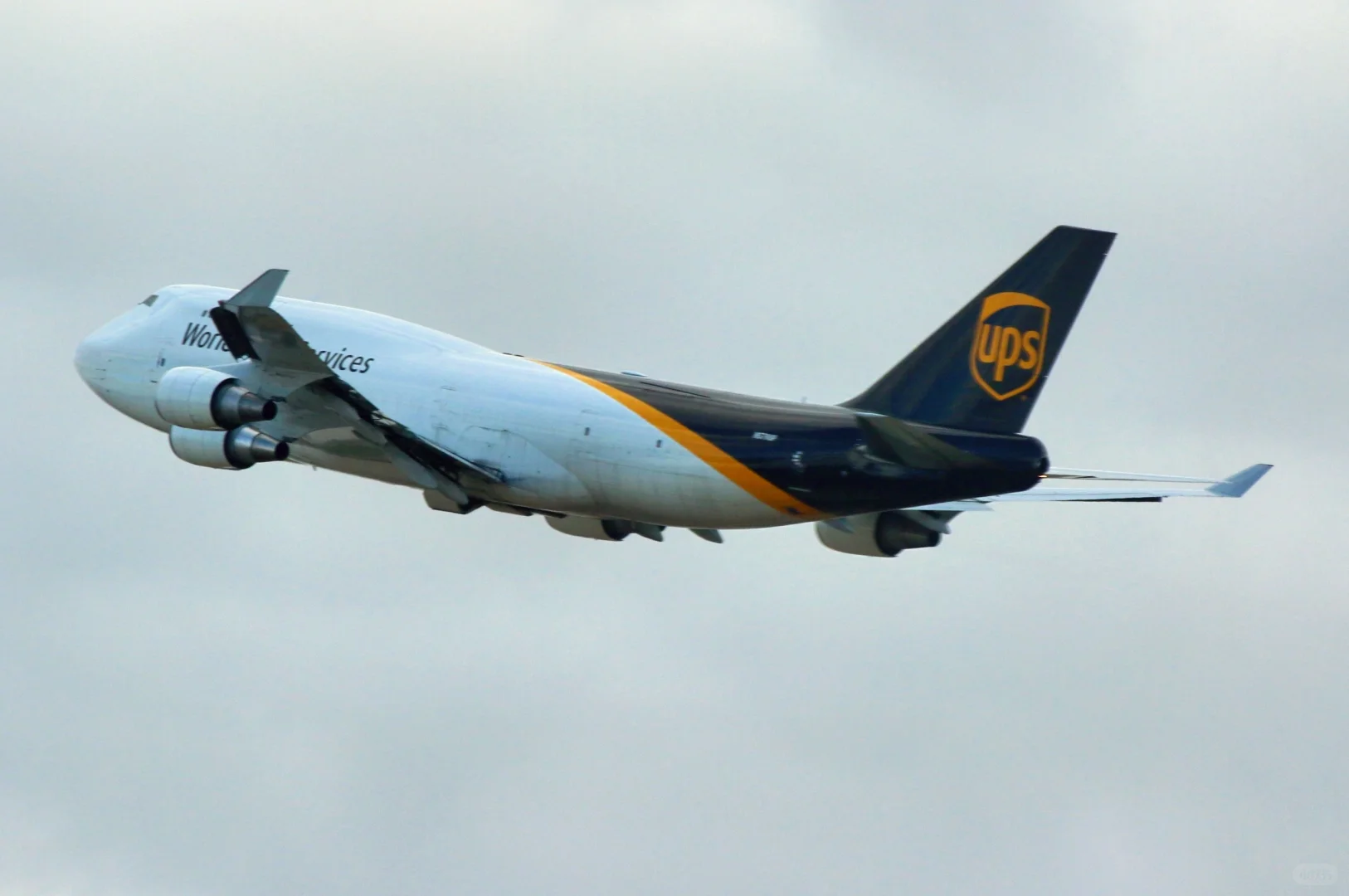 浦东解锁联合快递763货机