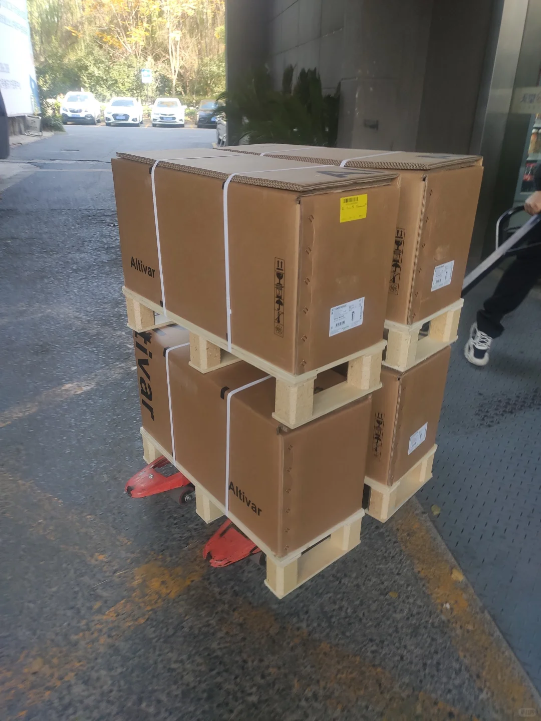 周末休息了两天。周一干活