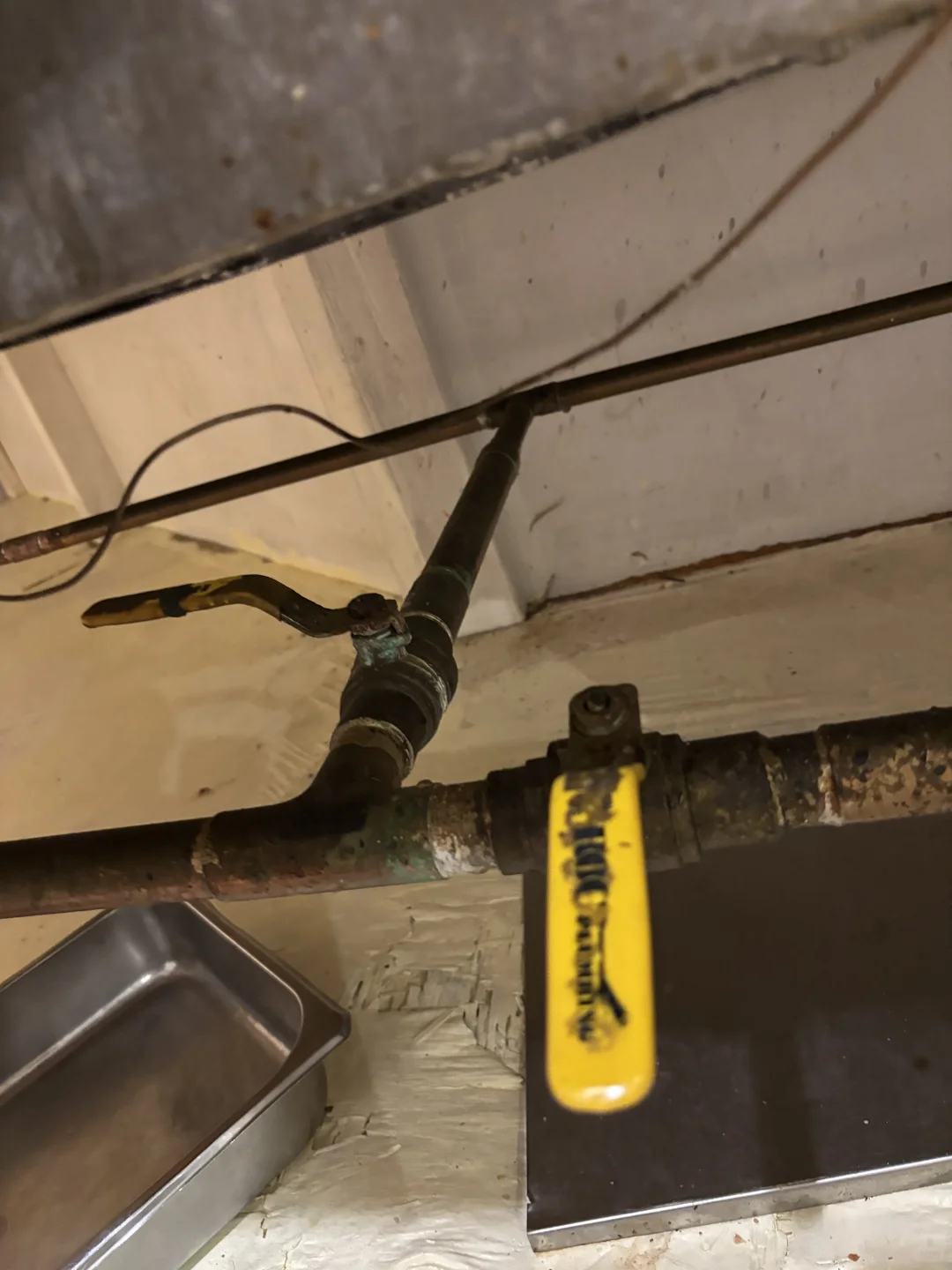 加班更换餐柜阀门